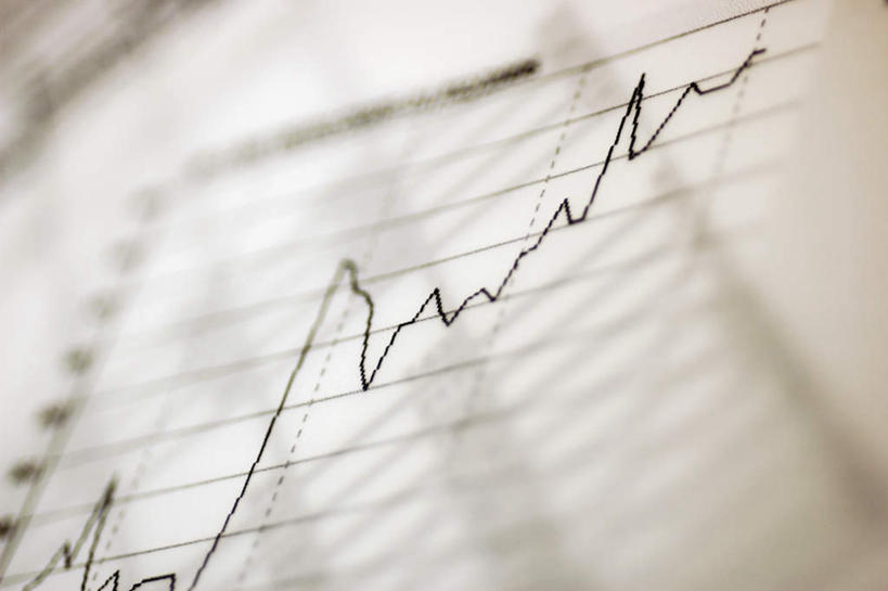 无人,横图,俯视,室内,特写,白天,数据,静物,阴影,朦胧,模糊,反射,分析,曲线,材料,档案,图表,文件,影子,纸,表格,手稿,资料,K线图,证明,统计,折线,指标,文档,销售,目标,业绩,折线图,K线,蜡烛图,彩图,高角度拍摄