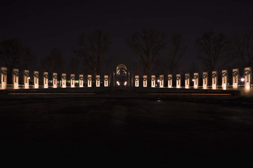 无人,横图,室外,夜晚,正面,度假,美景,城市风光,标志建筑,城市,地标,建筑,照明,美国,一排,阴影,朦胧,模糊,整齐,光线,影子,景观,纪念碑,建筑群,灯光,首都,娱乐,建设,灯,排列,灯具,享受,休闲,景色,放松,照亮,北美,北美洲,照明设备,队列,美洲,地灯,华盛顿特区,华盛顿哥伦比亚特区,华府,北亚美利加洲,亚美利加洲,地埋灯,彩图
