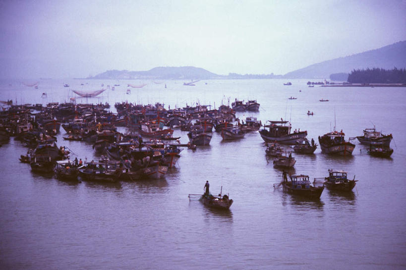 无人,横图,俯视,室外,白天,旅游,度假,河流,美景,山,山脉,水,雾,船,越南,亚洲,一堆,许多,堆叠,堆积,朦胧,模糊,河水,景观,山峰,水流,木船,山峦,娱乐,自然,交通工具,群山,享受,休闲,景色,放松,东南亚,堆,迷雾,舟,自然风光,载具,越南社会主义共和国,省会,承天顺化省,平治天省,大雾,彩图,高角度拍摄,顺化