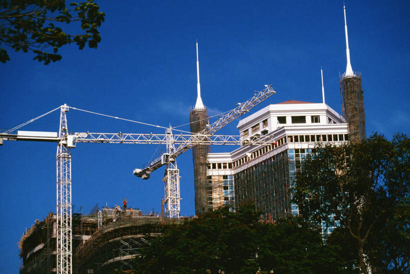 无人,高楼大厦,横图,室外,白天,仰视,度假,技术,美景,植物,城市风光,城市,大厦,建筑,摩天大楼,越南,亚洲,阴影,光线,影子,景观,云,云朵,云彩,娱乐,设备,树,树木,施工,蓝色,绿色,白云,蓝天,天空,阳光,自然,建筑工地,天,享受,休闲,机械,起重机,景色,放松,东南亚,生长,晴朗,成长,工程,越南社会主义共和国,胡志明市,地盘,建筑地盘,施工地盘,胡志明,晴空,彩图,低角度拍摄,大楼,高层建筑,高楼,工地,摩天楼