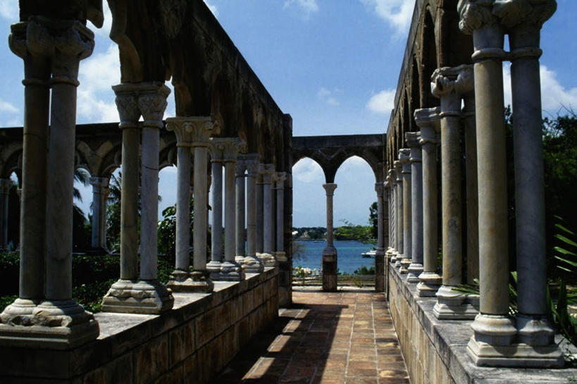 无人,横图,室外,白天,正面,旅游,度假,名胜古迹,植物,标志建筑,地标,建筑,雕塑,巴哈马,一排,阴影,节日,遗迹,艺术,整齐,装饰,并列,并排,光线,雕刻,雕像,影子,柱子,云,云朵,首都,云彩,古迹,文化,文物,娱乐,建设,古建筑,石雕,树,树木,排列,蓝色,绿色,白云,蓝天,天空,阳光,自然,工艺品,天,祈祷,享受,休闲,健康,旅游胜地,放松,许愿,宗教,信仰,生长,晴朗,成长,纪念,祈求,美术,北美,北美洲,基督教,队列,天主教,修道院,主题,美洲,平行,陈列,信念,古文明,天堂岛,功能,美学,北亚美利加洲,亚美利加洲,神学院,修院,隐修院,巴哈马联邦,平安,晴空,彩图,拿骚