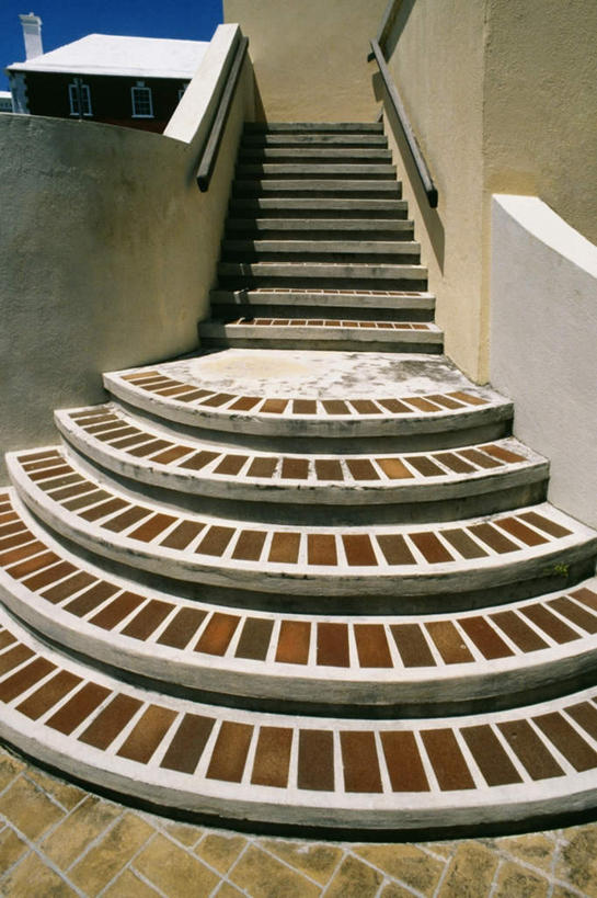 无人,家,栏杆,竖图,室外,白天,正面,度假,美景,楼梯,城市风光,城市,英国,欧洲,阴影,光线,扶手,影子,房屋,阶梯,墙,屋子,景观,公寓,娱乐,洋房,护栏,楼房,墙壁,墙面,台阶,住宅,蓝色,蓝天,天空,阳光,天,享受,休闲,景色,大西洋,放松,晴朗,西欧,大不列颠,大不列颠及北爱尔兰联合王国,万里无云,百慕大,百慕大群岛,大不列颠联合王国,日不落英帝国,海外领地,英国海外领地,百慕达,晴空,晴空万里,彩图,房子