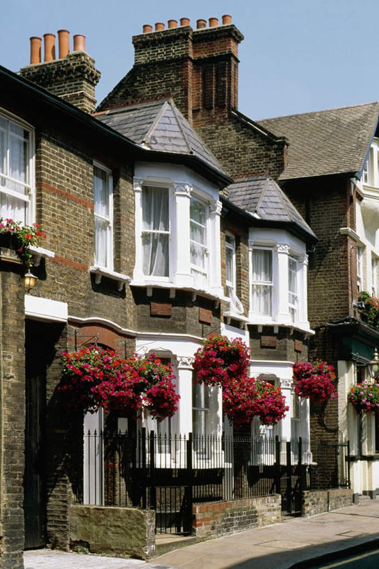 无人,家,竖图,室外,白天,仰视,度假,美景,窗户,城市风光,城市,英国,欧洲,伦敦,阴影,盛开,光线,影子,房屋,墙,屋子,景观,公寓,首都,花蕾,娱乐,洋房,楼房,玻璃窗,墙壁,墙面,住宅,花,花瓣,花朵,鲜花,蓝色,蓝天,天空,阳光,天,花苞,花蕊,享受,休闲,景色,放松,晴朗,西欧,大不列颠,格林威治,大不列颠及北爱尔兰联合王国,万里无云,大不列颠联合王国,日不落英帝国,雾都,格林尼治,晴空,晴空万里,彩图,低角度拍摄,房子