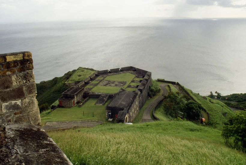 无人,横图,俯视,航拍,室外,白天,旅游,度假,草地,草坪,海浪,海洋,美景,山,山脉,植物,景观,浪花,山峰,山峦,娱乐,草,树,树木,绿色,自然,海水,群山,享受,休闲,景色,南美,放松,生长,成长,南美洲,西印度群岛,拉丁美洲,鸟瞰,自然风光,美洲,海景,亚美利加洲,南亚美利加洲,尼维斯,尼维斯岛,圣基茨,圣基茨岛,背风群岛,大海,风浪,海,海水的波动,近岸浪,涌浪,彩图,高角度拍摄,圣基茨和尼维斯联邦,圣基茨和尼维斯