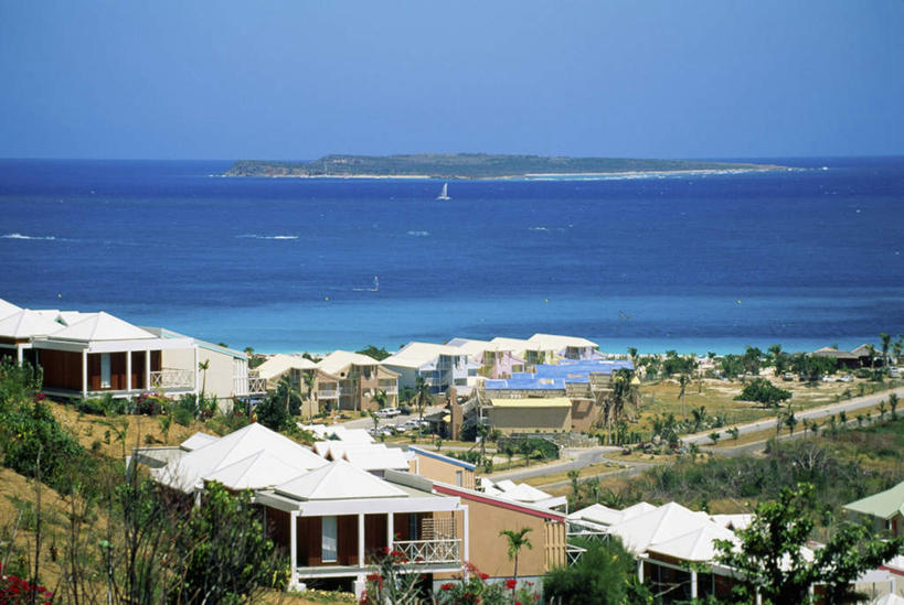 无人,家,横图,俯视,室外,白天,旅游,度假,海浪,海洋,美景,沙滩,植物,棕榈树,叶子,法国,欧洲,阴影,光线,沙子,影子,房屋,屋子,海岸,景观,浪花,公寓,绿叶,沙地,娱乐,洋房,楼房,住宅,树,树木,蓝色,绿色,蓝天,天空,阳光,自然,海水,天,享受,休闲,嫩叶,景色,放松,生长,晴朗,成长,自然风光,海景,棕榈叶,法属圣马丁,万里无云,法兰西共和国,圣马丁岛,法兰西第五共和国,叶,叶片,大海,风浪,海,海水的波动,海滩,近岸浪,涌浪,晴空,晴空万里,彩图,高角度拍摄,房子