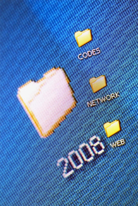 无人,竖图,俯视,室内,特写,白天,显示器,静物,蓝色背景,朦胧,模糊,英文,标志,屏幕,文字,字符,字母,文件夹,标识,显示屏,英文字母,输出设备,阿拉伯文,阿拉伯语,阿拉伯字母,彩图,高角度拍摄