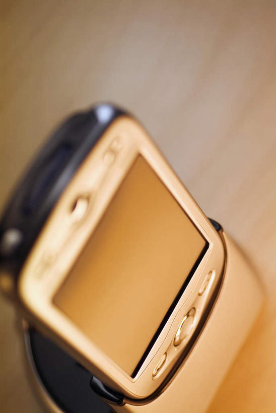 无人,竖图,俯视,室内,特写,白天,商务,科技,桌子,静物,阴影,朦胧,模糊,反射,科学,影子,一个,记录,便捷,联络,通信,摄影,影棚,单个,掌上电脑,科学技术,液晶,PDA掌上电脑,个人数字助理,轻巧,彩图,高角度拍摄,影棚拍摄,办公,拍摄