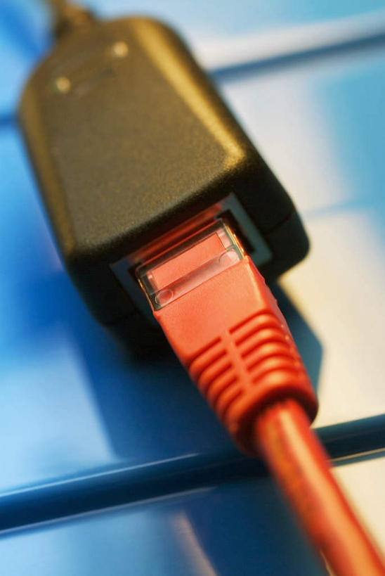 无人,竖图,俯视,室内,特写,白天,通讯,数据,静物,阴影,朦胧,模糊,反射,传输,影子,摄影,USB接口,通用串行总线,影棚,接口,网线,端口,水晶头,线缆,彩图,高角度拍摄,影棚拍摄,拍摄