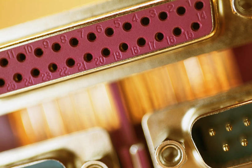 无人,横图,室内,特写,白天,正面,通讯,电脑,数据,静物,阴影,朦胧,模糊,反射,传输,网络,电器,影子,插座,输入设备,通讯设备,开关,按钮,台式电脑,光驱,网线,主机,机箱,家用电器,通信设备,光盘驱动器,线缆,电源转换器,彩图