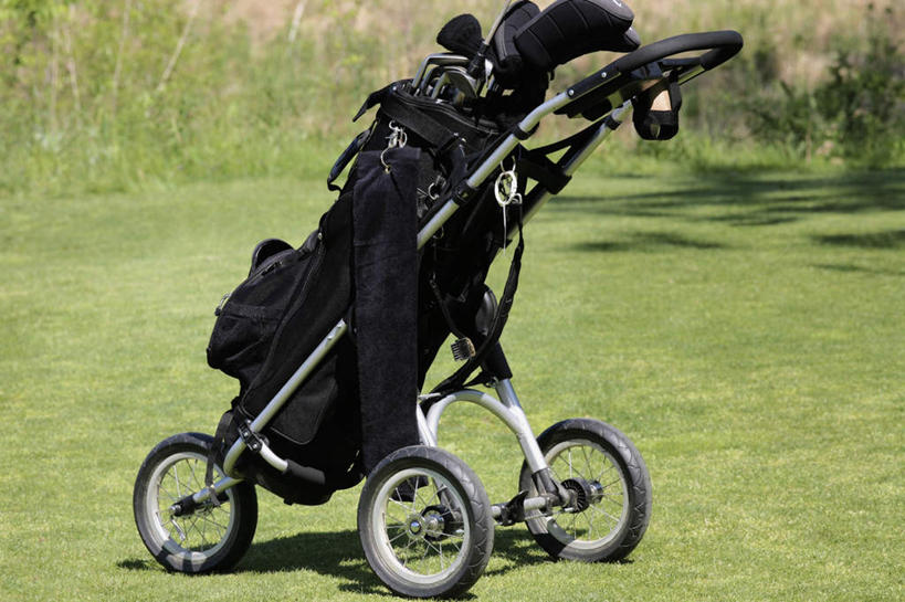 无人,横图,室外,白天,正面,草地,草坪,植物,阴影,光线,高尔夫,高尔夫球,影子,球场,高尔夫球场,草,绿色,阳光,高尔夫球杆,绿茵场,高尔夫运动,高尔夫球具,高尔夫球杆包,高尔夫拉杆箱,高尔夫拉杆包,彩图