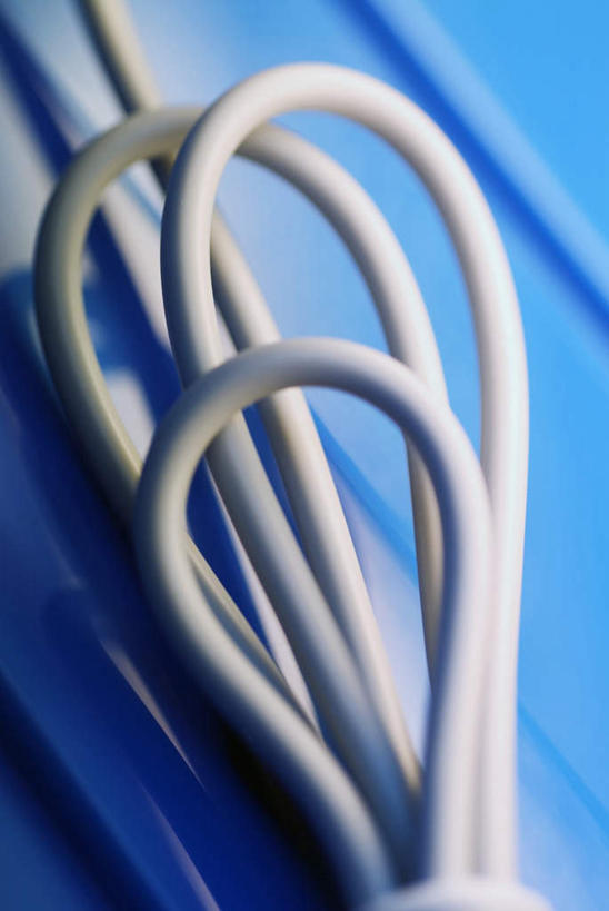 无人,竖图,室内,特写,白天,正面,通讯,数据,静物,阴影,蓝色背景,朦胧,模糊,反射,传输,影子,白色,摄影,影棚,捆绑,网线,水晶头,线缆,绑缚,彩图,影棚拍摄,拍摄