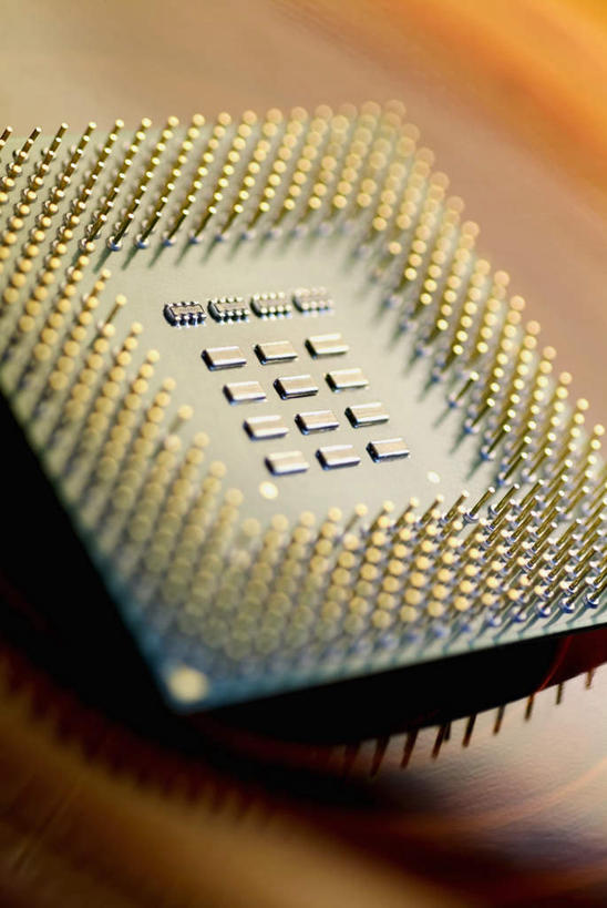 无人,竖图,俯视,室内,特写,白天,科技,静物,金属制品,阴影,朦胧,模糊,反射,科学,金属,电路板,影子,线路板,芯片,印刷电路板,电脑芯片,运算,储存,集成电路,PCB板铝基板,PCB电路板,超薄电路板,超薄线路板,高频板,彩图,高角度拍摄