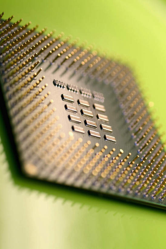 无人,竖图,俯视,室内,特写,白天,科技,静物,金属制品,绿色背景,阴影,朦胧,模糊,反射,科学,金属,电路板,影子,摄影,影棚,线路板,芯片,印刷电路板,电脑芯片,运算,储存,集成电路,PCB板铝基板,PCB电路板,超薄电路板,超薄线路板,高频板,彩图,高角度拍摄,影棚拍摄,拍摄