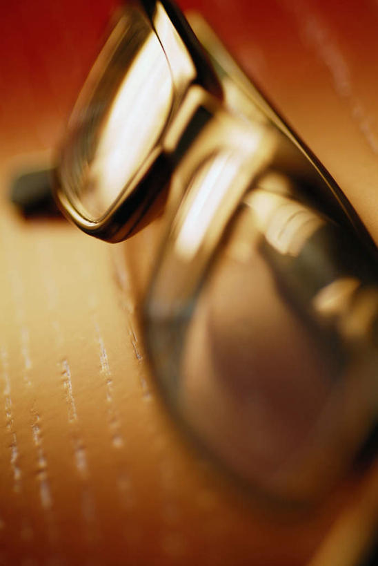 无人,竖图,俯视,室内,特写,白天,静物,一副,朦胧,模糊,墨镜,眼镜,太阳镜,太阳眼镜,遮阳镜,彩图,高角度拍摄