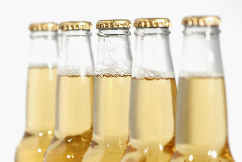 果汁,无人,横图,室内,特写,白天,白色背景,正面,苹果,五个,一排,许多,朦胧,模糊,整齐,罐子,饮品,玻璃制品,饮料,排列,玻璃瓶,瓶子,苹果汁,摄影,影棚,队列,可口,五瓶,适口,彩图,影棚拍摄,拍摄