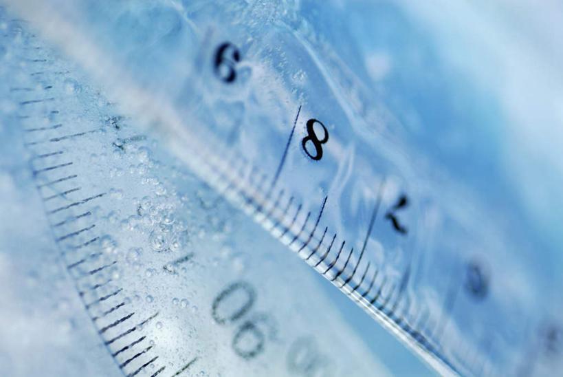 无人,横图,俯视,室内,特写,白天,水,一把,朦胧,模糊,测量,标志,数字,文字,液体,字符,刻度,气泡,水滴,标识,泡泡,尺,塑料制品,角度,摄影,阿拉伯数字,影棚,测量工具,量角器,尺子,衡量,绘图,比例,测绘,量具,量仪,标度,量角尺,彩图,高角度拍摄,影棚拍摄,拍摄