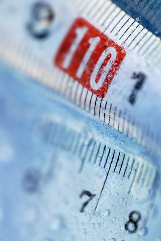 无人,竖图,俯视,室内,特写,白天,水,装修,建筑,朦胧,模糊,测量,标志,数字,文字,液体,字符,刻度,气泡,水滴,两把,文化,标识,泡泡,尺,卷尺,祈祷,许愿,宗教,阿拉伯数字,信仰,钢尺,测量工具,祈求,吉祥,尺子,风水,角尺,阴阳,鲁班尺,量具,量仪,钢卷尺,文公尺,门公尺,门尺,丁兰尺,门光尺,吉凶,吉利,晦气,不祥,倒霉,霉运,恶兆,凶险,平安,彩图,高角度拍摄