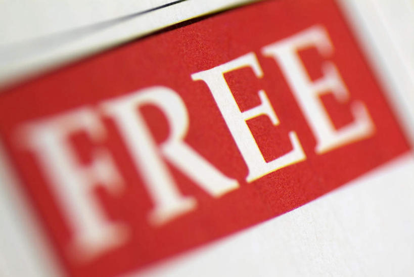 无人,横图,俯视,室内,特写,白天,白色背景,静物,一排,朦胧,模糊,整齐,信息,英文,标志,文字,字符,字母,标识,布告,布告栏,排列,红色,摄影,影棚,英文字母,通知,公告,传播,队列,消息,公布栏,彩图,高角度拍摄,影棚拍摄,拍摄