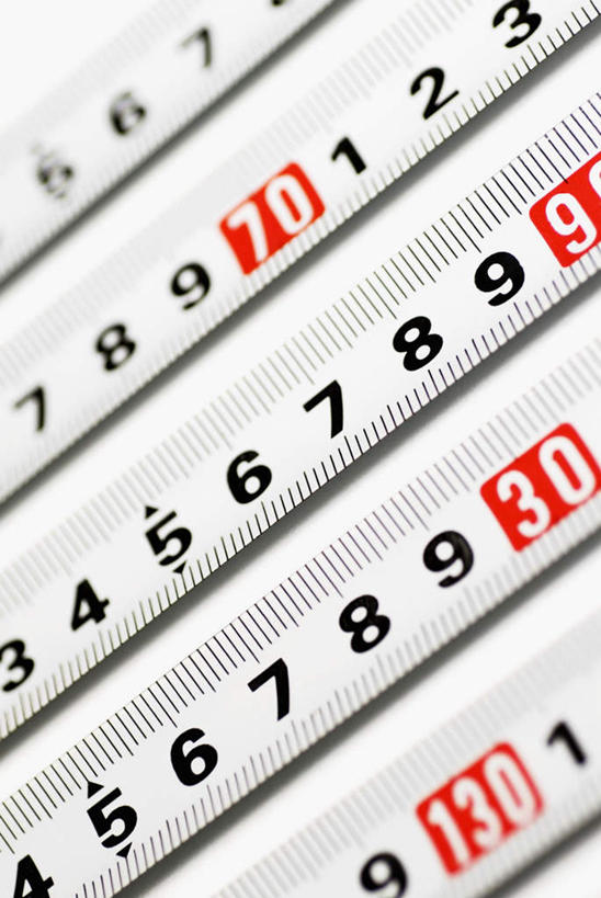 无人,竖图,俯视,室内,特写,白天,装修,建筑,静物,五个,一排,许多,朦胧,模糊,整齐,测量,标志,数字,文字,字符,刻度,文化,标识,排列,尺,卷尺,祈祷,许愿,摄影,宗教,阿拉伯数字,信仰,影棚,钢尺,测量工具,祈求,吉祥,尺子,队列,风水,角尺,阴阳,鲁班尺,量具,量仪,钢卷尺,文公尺,门公尺,门尺,丁兰尺,门光尺,吉凶,吉利,晦气,不祥,倒霉,霉运,恶兆,凶险,平安,彩图,高角度拍摄,影棚拍摄,拍摄