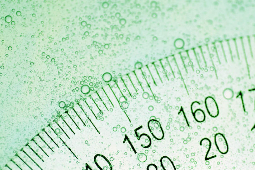 无人,横图,俯视,室内,特写,白天,水,静物,朦胧,模糊,测量,标志,数字,文字,液体,字符,刻度,气泡,水滴,标识,一个,泡泡,尺,塑料制品,角度,阿拉伯数字,单个,测量工具,量角器,尺子,衡量,绘图,比例,测绘,量具,量仪,标度,量角尺,彩图,高角度拍摄