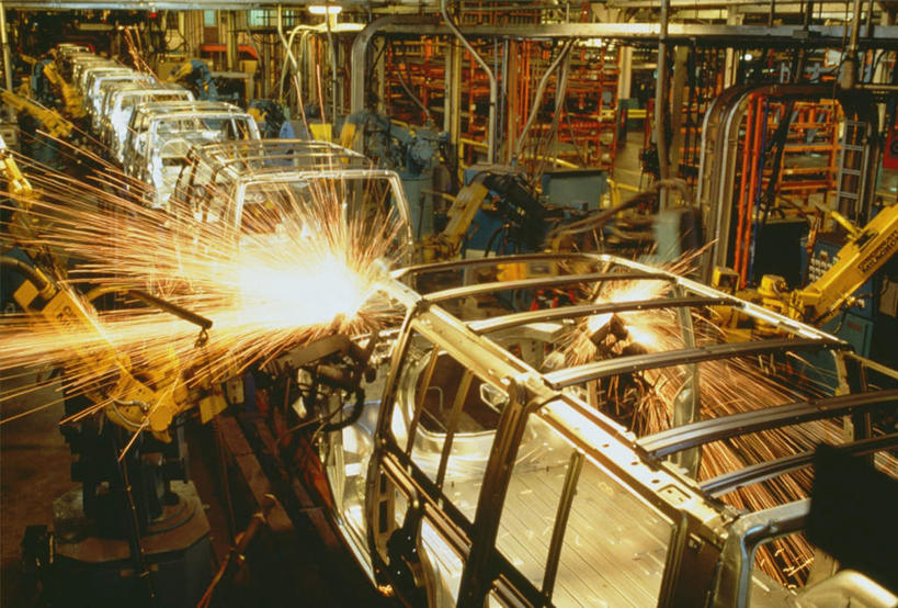 无人,横图,俯视,室内,白天,热情,机器,高科技,卡车,汽车,火,一排,许多,连接,组合,整齐,科学,火花,火焰,很多,燃烧,车,排列,交通工具,机械,电焊,焊接,科学技术,紧固,机器人,队列,拼接,载具,拼凑,焊枪,拼合,凑集,聚合,撮合,牢固,电弧焊,彩图,高角度拍摄