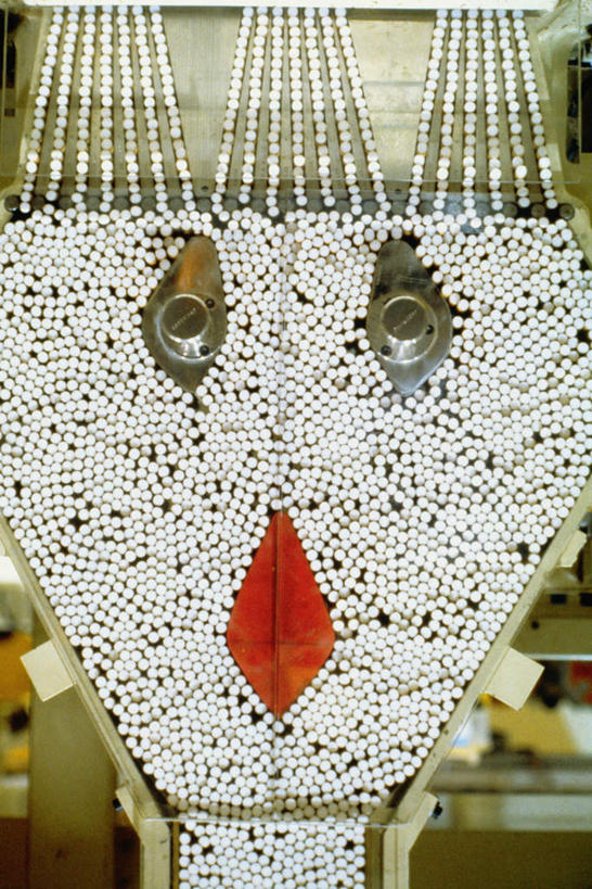 无人,工厂,搬运,竖图,俯视,室内,白天,香烟,一堆,许多,堆叠,堆积,传输,很多,烟,运输,堆,传送带,便利,传送,载具,传输带,方便,卷烟,烟草,纸烟,彩图,高角度拍摄,工地,制造厂