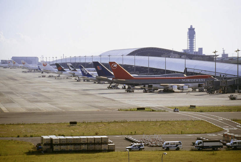 无人,机场,横图,俯视,室外,白天,度假,草地,草坪,美景,植物,城市风光,城市,飞机,飞机场,日本,亚洲,一排,阴影,整齐,光线,影子,景观,交通,娱乐,航空,草,排列,蓝色,绿色,蓝天,天空,阳光,停机坪,交通工具,天,享受,休闲,景色,放松,运输,大阪,晴朗,客机,队列,载具,东亚,本州,万里无云,大阪府,本州岛,日本国,近畿地方,关西国际机场,近畿,晴空,晴空万里,彩图,高角度拍摄