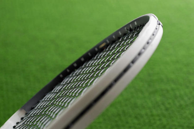 无人,横图,俯视,室外,特写,白天,网球拍,球场,网球场,球拍,网球装备,运动器械,场地,一个,健身器械,单个,健身器材,彩图,高角度拍摄,网球场地,草地球场,运动器材