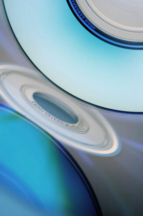 无人,竖图,室内,特写,白天,正面,数据,静物,阴影,朦胧,模糊,反射,信息,光盘,影子,光碟,存储介质,三个,蓝色,碟片,存储,CD光盘,CD唱片,CD光碟,彩图