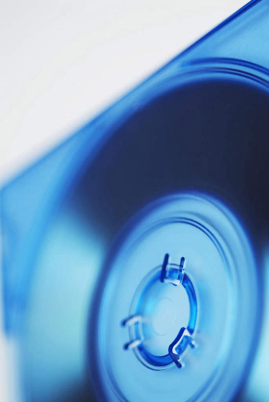 无人,竖图,俯视,室内,特写,白天,白色背景,数据,静物,阴影,朦胧,模糊,反射,信息,光盘,影子,塑料,光碟,存储介质,盒子,一个,蓝色,容器,塑料制品,摄影,影棚,单个,储藏,碟片,存储,CD光盘,储存,CD唱片,CD光碟,CD盒,光盘盒,彩图,高角度拍摄,影棚拍摄,拍摄,单片光盘盒,透明光盘盒,贮存