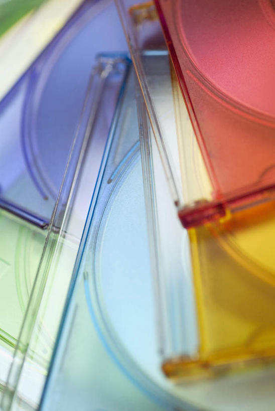 无人,竖图,俯视,室内,特写,白天,数据,静物,五个,一堆,许多,阴影,堆叠,堆积,朦胧,模糊,反射,信息,光盘,影子,塑料,光碟,存储介质,盒子,容器,塑料制品,储藏,堆,碟片,存储,CD光盘,储存,CD唱片,CD光碟,CD盒,光盘盒,彩图,高角度拍摄,单片光盘盒,透明光盘盒,贮存