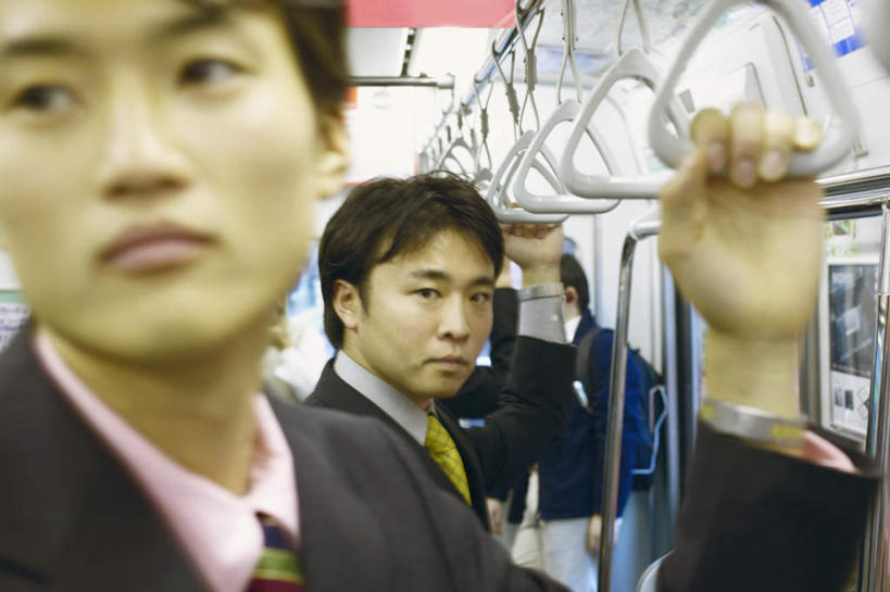 东方人,两个人,同事,商务人士,商务男性,站,横图,室内,白天,正面,衬衫,成功,合作,团队,集体,信心,火车,亚洲,握,套装,扶手,领带,拿,拿着,扭头,注视,黄种人,队伍,车,把手,交通工具,观察,看,站着,转头,握着,观看,察看,领导,象征,庄重,成就,关注,载具,商务装,身份,合伙,领袖,工薪阶层,正式,地位,公交车拉手,男人,男性,中年男性,亚洲人,白领,上班族,拉手,站立,半身,彩图,衬衣