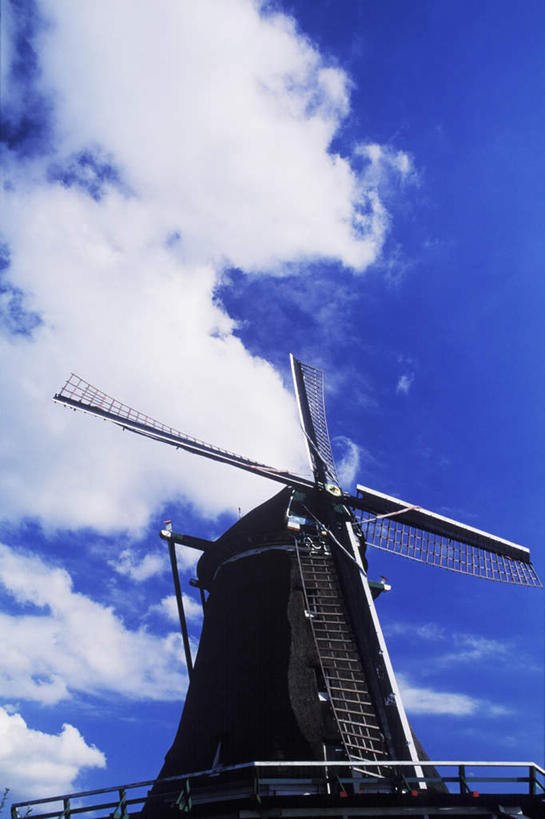 无人,竖图,室外,白天,仰视,旅游,度假,灌溉,美景,风车,欧洲,荷兰,阴影,环保,光线,影子,景观,云,云朵,首都,云彩,娱乐,蓝色,白云,蓝天,天空,阳光,自然,天,享受,休闲,景色,放松,能源,晴朗,回收,资源,浇灌,荷兰风车,西欧,自然风光,利用,低碳,循环,阿姆斯特丹,磨坊,荷兰王国,尼德兰王国,持续,晴空,彩图,低角度拍摄