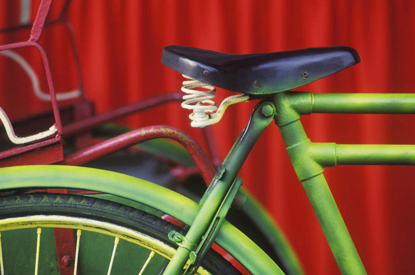 无人,横图,室外,特写,白天,正面,自行车,静物,一辆,阴影,朦胧,模糊,反射,影子,车,脚踏车,红色,绿色,交通工具,帷幕,载具,帷幔,幕布,幕帘,帷幔布,彩图