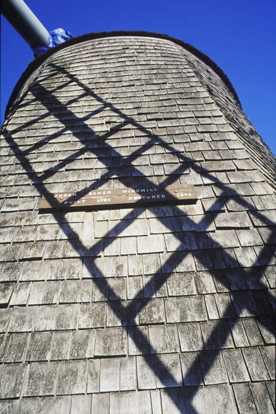 无人,竖图,室外,特写,白天,仰视,旅游,度假,灌溉,美景,风车,美国,阴影,环保,光线,影子,景观,娱乐,一个,蓝色,蓝天,天空,阳光,自然,天,享受,休闲,景色,放松,能源,晴朗,单个,回收,资源,浇灌,北美,荷兰风车,北美洲,自然风光,美洲,利用,低碳,循环,万里无云,马萨诸塞州,麻州,麻省,马萨诸塞,麻塞诸塞,老殖民地,海湾之州,磨坊,北亚美利加洲,亚美利加洲,持续,科德角,晴空,晴空万里,彩图,低角度拍摄