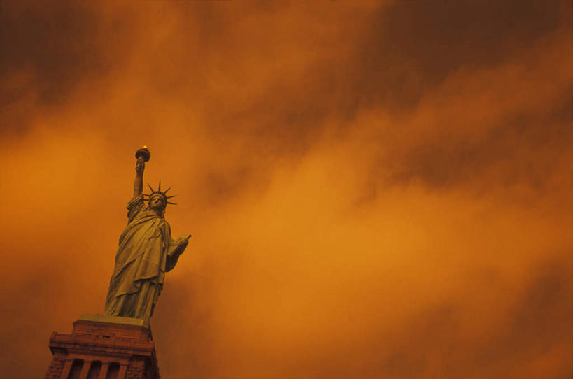 无人,举,横图,室外,白天,仰视,旅游,度假,自由,名胜古迹,城市,地标,雕塑,自由女神像,纽约,美国,自由女神,握,遗迹,雕刻,雕像,曼哈顿,火炬,古迹,历史,文物,娱乐,古建筑,哈德逊河,自由岛,托,享受,休闲,旅游胜地,放松,握着,北美,北美洲,美好,美洲,追求,古文明,向往,世界文化遗产,纽约市,纽约州,北亚美利加洲,亚美利加洲,自由女神国家纪念区,自由女神铜像国家纪念碑,举起,举手,举着,向上举,向上伸,向上托,彩图,低角度拍摄,全身,曼哈顿岛,标志性建筑