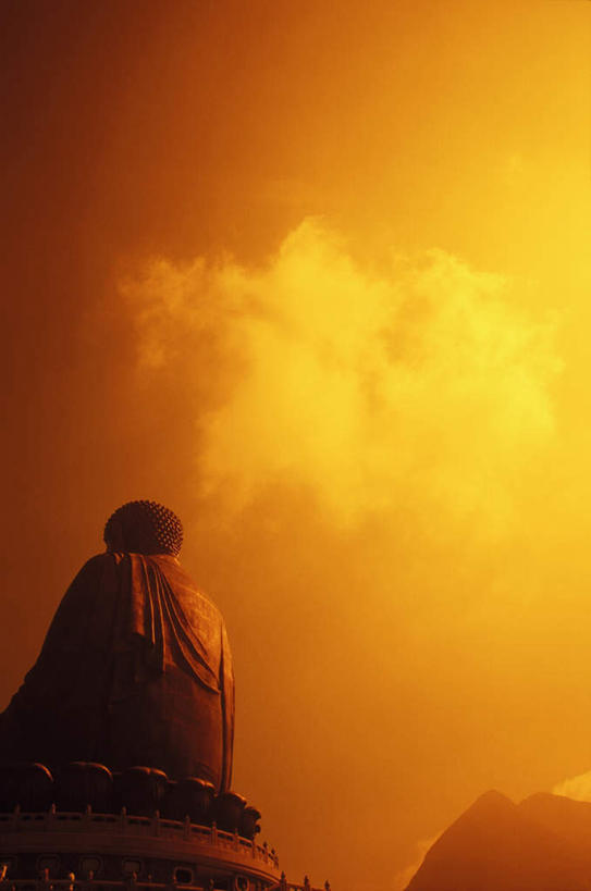 无人,坐,竖图,室外,白天,仰视,旅游,度假,名胜古迹,日落,标志建筑,地标,建筑,香港,中国,亚洲,朦胧,模糊,遗迹,晚霞,霞光,云,云朵,落日,云彩,古迹,文物,娱乐,建设,古建筑,蓝色,白云,蓝天,天空,黄昏,天,享受,休闲,旅游胜地,彩霞,放松,晴朗,港,古文明,东亚,大屿山,宝莲寺,香港特别行政区,港澳台,中华人民共和国,夕照,宝莲禅寺,大濠岛,荃湾区,晴空,夕阳,坐着,半身,彩图,低角度拍摄,斜阳