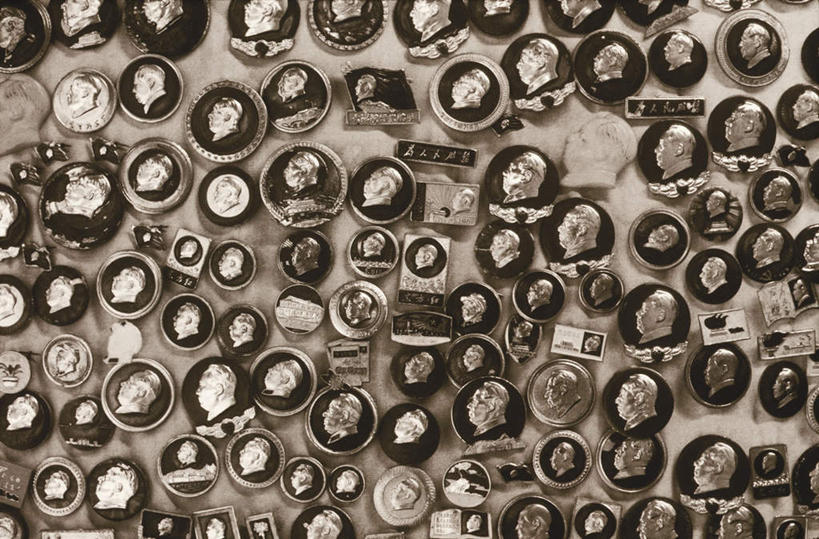 无人,横图,室内,特写,白天,正面,成功,胜利,钱,静物,金属制品,一排,许多,阴影,整齐,反射,金属,钱币,影子,排列,光彩,金融,经济,队列,奖牌,荣誉,奖品,流通,贸易,荣耀,光荣,货币,现金,硬币,彩图