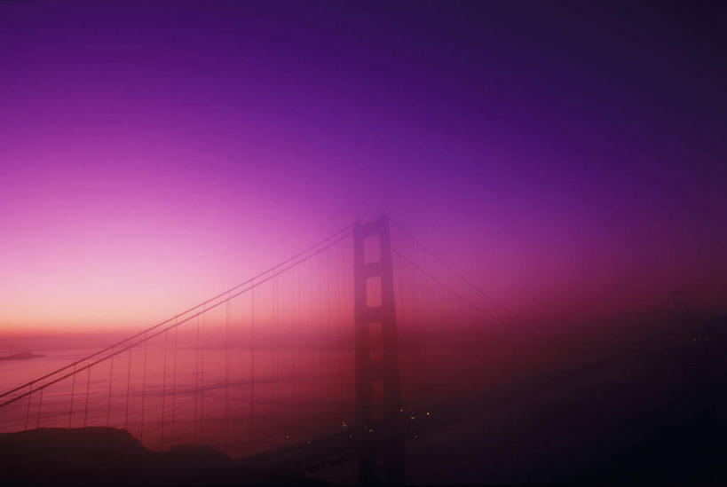 无人,横图,室外,白天,仰视,旅游,度假,海浪,海洋,日落,标志建筑,大桥,地标,建筑,桥梁,美国,朦胧,模糊,浪花,晚霞,霞光,落日,桥,娱乐,建设,拱桥,海水,黄昏,享受,休闲,旅游胜地,彩霞,放松,悬索桥,北美,北美洲,加利福尼亚,美洲,金门大桥,海景,加州,加利福尼亚州,金州,黄金州,金门海峡,桁架拱桥,北亚美利加洲,亚美利加洲,夕照,大海,风浪,海,海水的波动,近岸浪,涌浪,夕阳,彩图,低角度拍摄,斜阳