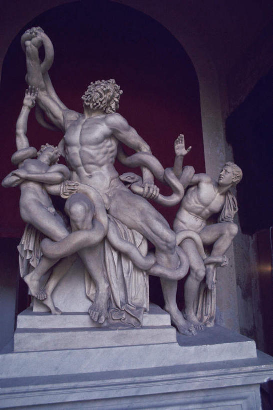 西方人,无人,三个人,博物馆,举,竖图,室内,白天,仰视,旅游,度假,标志建筑,地标,建筑,雕塑,意大利,欧洲,罗马,欧洲人,研究,艺术,装饰,雕刻,雕像,首都,教育,娱乐,建设,石雕,裸露,工艺品,托,享受,休闲,旅游胜地,放松,纪念,展览,美术,南欧,欣赏,主题,裸,陈列,意大利共和国,梵蒂冈博物馆,功能,美学,袍子,典藏,男人,男性,中年男性,白种人,举起,举手,举着,抬头,向上举,向上伸,向上托,仰头,彩图,低角度拍摄,全身