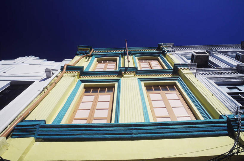 无人,家,横图,室外,白天,仰视,度假,美景,窗户,城市风光,城市,新加坡,亚洲,阴影,光线,影子,房屋,墙,屋子,景观,公寓,首都,娱乐,洋房,楼房,玻璃窗,墙壁,墙面,住宅,蓝色,蓝天,天空,阳光,天,享受,休闲,景色,放松,东南亚,晴朗,万里无云,新加坡共和国,晴空,晴空万里,彩图,低角度拍摄,房子