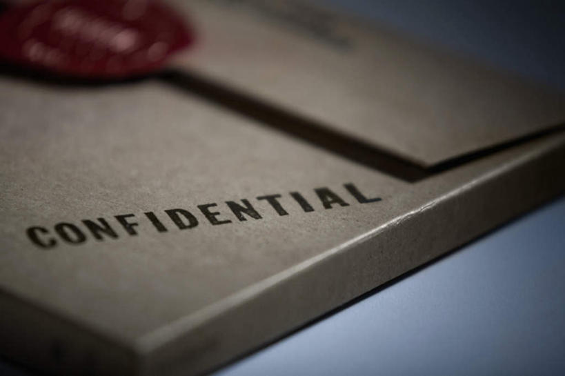 无人,横图,俯视,室内,特写,白天,静物,阴影,灰色背景,反射,英文,标志,材料,档案,文件,文字,影子,纸,字符,字母,标识,标记,手稿,资料,摄影,影棚,英文字母,证明,记号,封闭,文档,封口,封口漆,封印蜡,火漆,火漆戳,火漆蜡,火漆印,蜡封戳,彩图,高角度拍摄,影棚拍摄,拍摄