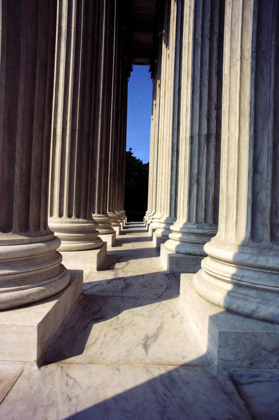 无人,竖图,室外,特写,白天,仰视,旅游,度假,标志建筑,地标,建筑,美国,一排,许多,阴影,整齐,光线,影子,柱子,纪念馆,首都,娱乐,建设,排列,蓝色,蓝天,天空,阳光,天,享受,休闲,旅游胜地,放松,晴朗,北美,北美洲,队列,美洲,林肯纪念堂,华盛顿特区,林肯纪念碑,万里无云,华盛顿哥伦比亚特区,华府,北亚美利加洲,亚美利加洲,林肯纪念馆,晴空,晴空万里,彩图,低角度拍摄