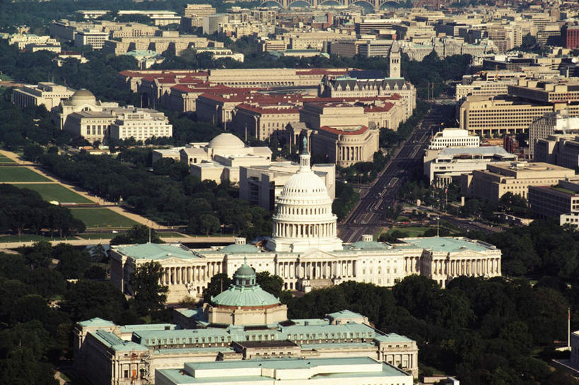 无人,图书馆,家,高楼大厦,横图,俯视,航拍,室外,白天,度假,草地,草坪,美景,植物,城市风光,标志建筑,城市,大厦,道路,地标,建筑,路,摩天大楼,公路,汽车,美国,许多,阴影,壮观,光线,影子,房屋,屋顶,屋子,地平线,景观,建筑群,辽阔,地面,交通,首都,顶棚,娱乐,建设,楼房,国会大厦,住宅,车,草,树,树木,排列,蓝色,绿色,蓝天,天空,阳光,自然,交通工具,轿车,天,享受,休闲,广阔,景色,放松,生长,晴朗,成长,一望无际,北美,北美洲,壮丽,鸟瞰,载具,延伸,美洲,华盛顿特区,国会大楼,万里无云,华盛顿哥伦比亚特区,华府,华盛顿国会大厦,国会图书馆,美国国会图书馆,天地相交,议会大厦,议会大楼,首都大厦,州议会大厦,州政府,州会议厅,北亚美利加洲,亚美利加洲,摆列,国家图书馆,杰斐逊大厦,麦迪逊大厦,亚当斯大厦,无边无际,一马平川,晴空,晴空万里,马路,彩图,高角度拍摄,房子,大楼,高层建筑,高楼,摩天楼,布列,分列