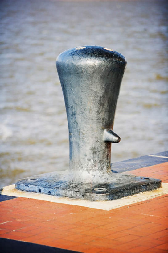 无人,码头,竖图,室外,特写,白天,正面,度假,美景,城市风光,城市,港口,金属制品,美国,阴影,朦胧,模糊,光线,金属,影子,柱子,景观,娱乐,阳光,享受,休闲,景色,放松,北美,北美洲,美洲,缆绳,佐治亚州,系船柱,缆绳桩,缆绳柱,系缆桩,萨凡纳,佐治亚,乔治亚州,南方帝国州,北亚美利加洲,亚美利加洲,萨瓦纳,萨王纳,彩图,摆渡口,埠头,渡口,渡头,港湾,海港,货运码头,口岸,商港