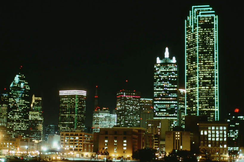 无人,高楼大厦,横图,室外,夜晚,正面,度假,美景,城市风光,标志建筑,城市,大厦,地标,建筑,路灯,摩天大楼,夜景,照明,美国,阴影,朦胧,模糊,光线,影子,景观,建筑群,灯光,娱乐,建设,灯,享受,休闲,景色,放松,照亮,北美,北美洲,照明设备,德克萨斯州,美洲,德克萨斯,达拉斯,达拉斯市,得州,德州,得克萨斯州,孤星之州,北亚美利加洲,亚美利加洲,灯火辉煌,火树银花,灯烛辉煌,彩图,大楼,高层建筑,高楼,摩天楼