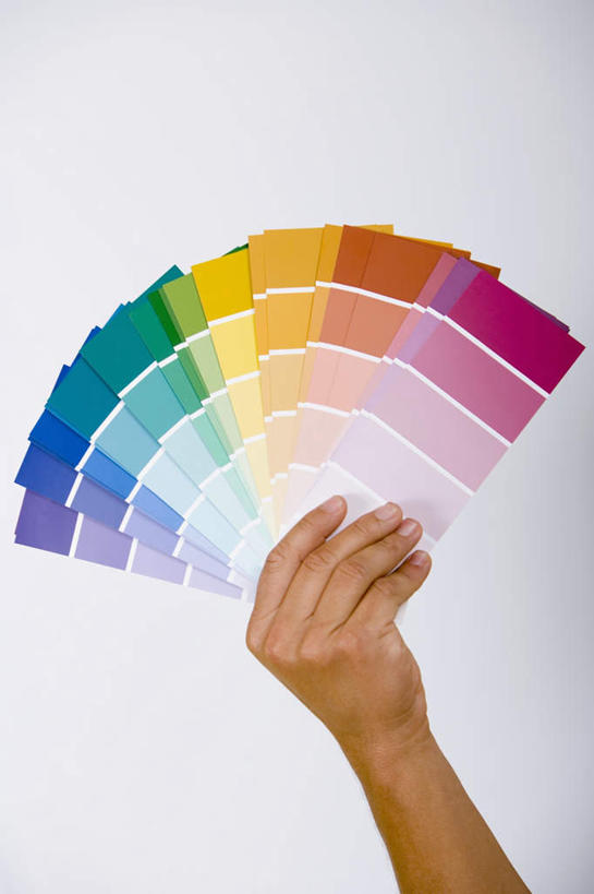 西方人,手,一个人,竖图,室内,特写,白天,白色背景,正面,欧洲,欧洲人,仅一个男性,仅一个人,仅一个中年男性,一排,许多,握,整齐,很多,系统,拿,拿着,排列,手部,比较,色彩,颜色,握着,摄影,影棚,对比,色阶卡,色卡,颜色卡,单手,色板,队列,选择,标准,比色卡,色标卡,男人,男性,中年男性,白种人,半身,彩图,影棚拍摄,拍摄