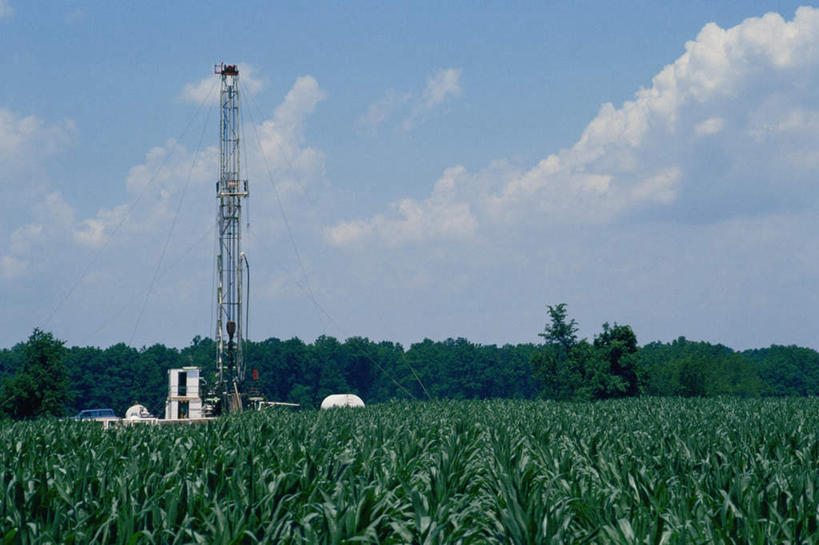 无人,农田,横图,室外,白天,正面,旅游,度假,庄稼,农作物,美景,树林,植物,阴影,光线,影子,景观,云,云朵,云彩,娱乐,树,树木,蓝色,绿色,白云,蓝天,天空,阳光,自然,天,享受,休闲,景色,放松,生长,晴朗,成长,自然风光,油井,钻井,钻井平台,晴空,彩图,耕地,庄稼田