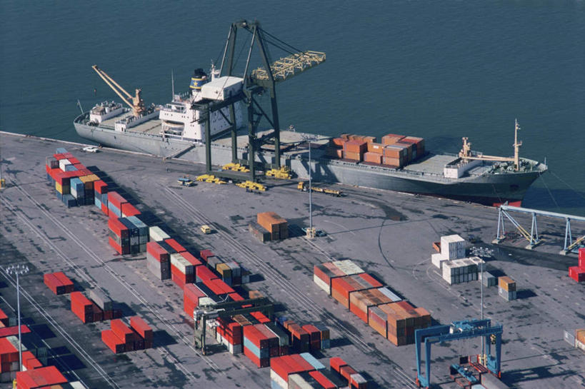 无人,横图,俯视,室外,白天,爱情,度假,幸福,纯洁,热情,技术,河流,美景,水,城市风光,城市,建筑,船,玫瑰,阴影,波纹,光线,影子,河水,景观,水流,玫瑰花,集装箱,涟漪,浪漫,娱乐,设备,货柜,施工,倒影,水纹,阳光,箱子,交通工具,波浪,享受,休闲,温暖,温馨,机械,起重机,景色,恩爱,放松,运输,和睦,工程,倒映,载具,货船,感动,物流,水晕,尊敬,反照,天真,刺玫花,徘徊花,彩图,高角度拍摄,商船,融洽