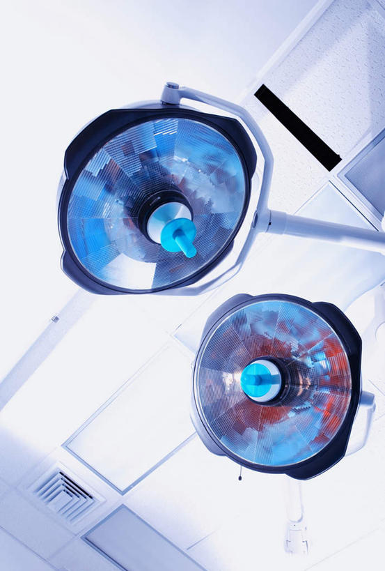 无人,医院,竖图,室内,特写,白天,仰视,静物,照明,阴影,光线,影子,灯光,灯,灯具,照亮,手术,照明设备,无影灯,医疗机构,彩图,低角度拍摄,病院,诊所